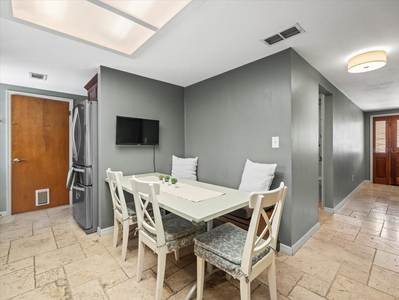 10206 N HYALEAH RD, TAMPA, FL, 33617