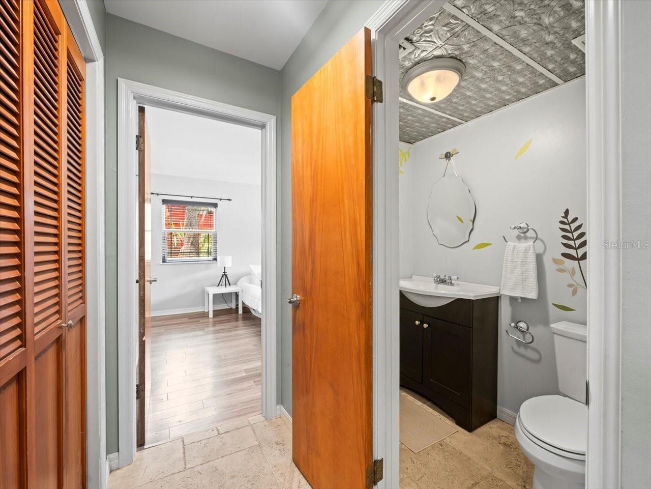 10206 N HYALEAH RD, TAMPA, FL, 33617