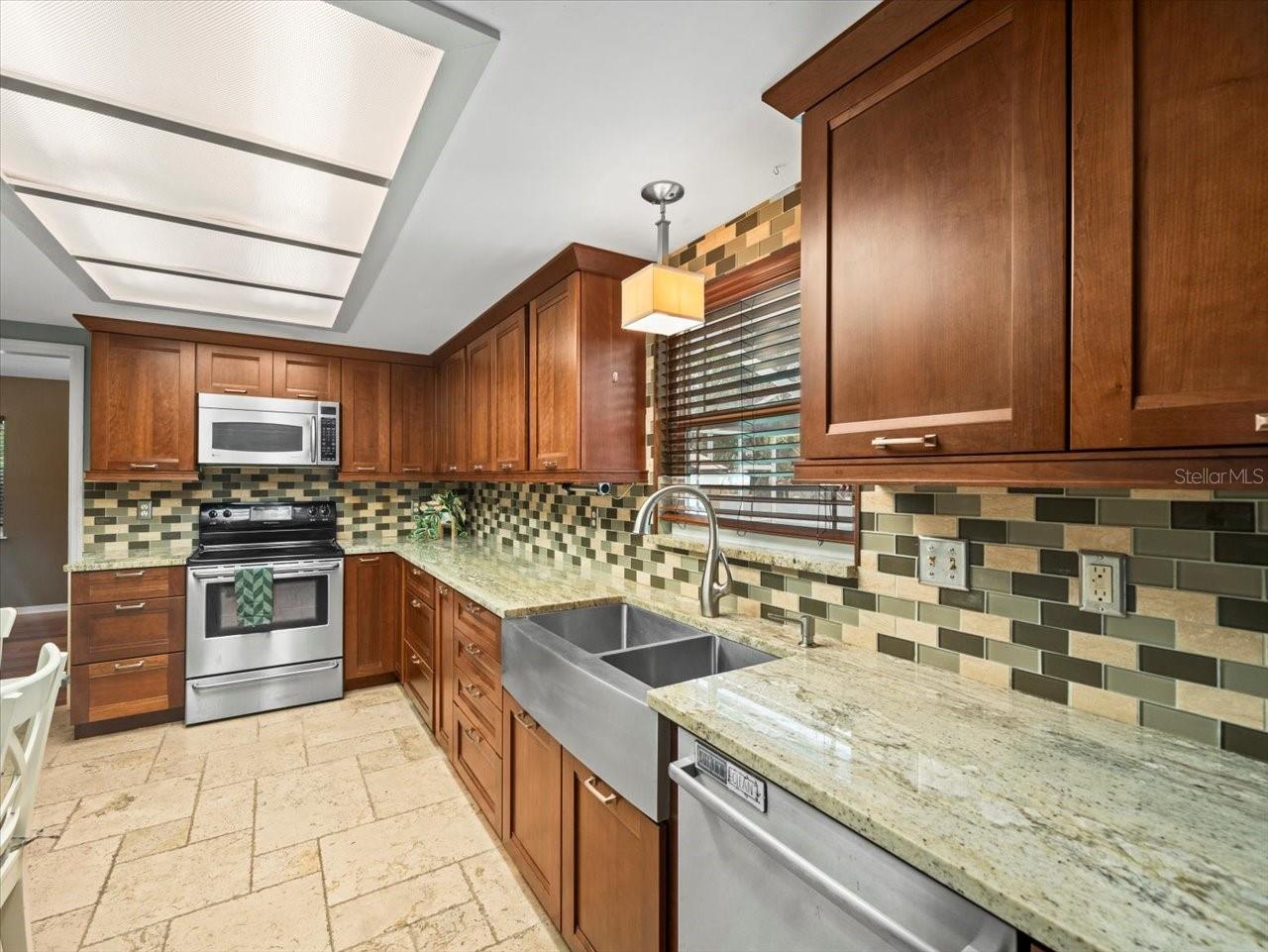 10206 N HYALEAH RD, TAMPA, FL, 33617