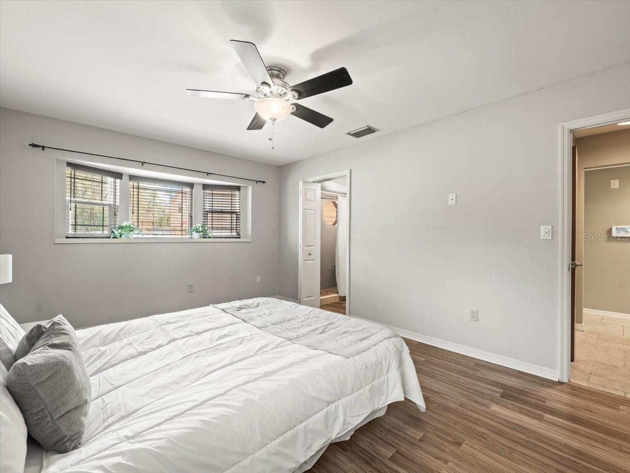 10206 N HYALEAH RD, TAMPA, FL, 33617