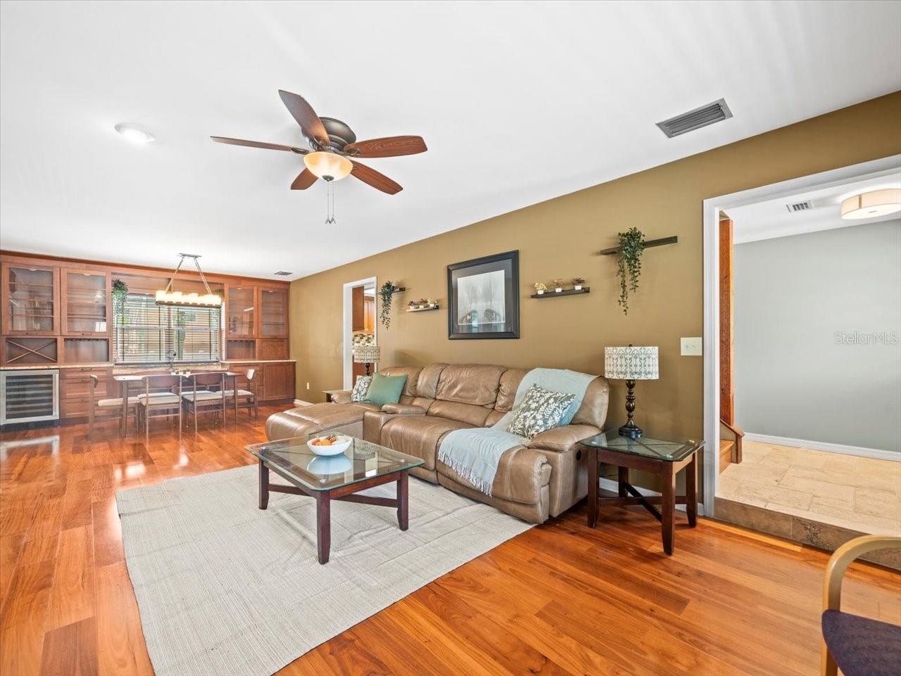 10206 N HYALEAH RD, TAMPA, FL, 33617