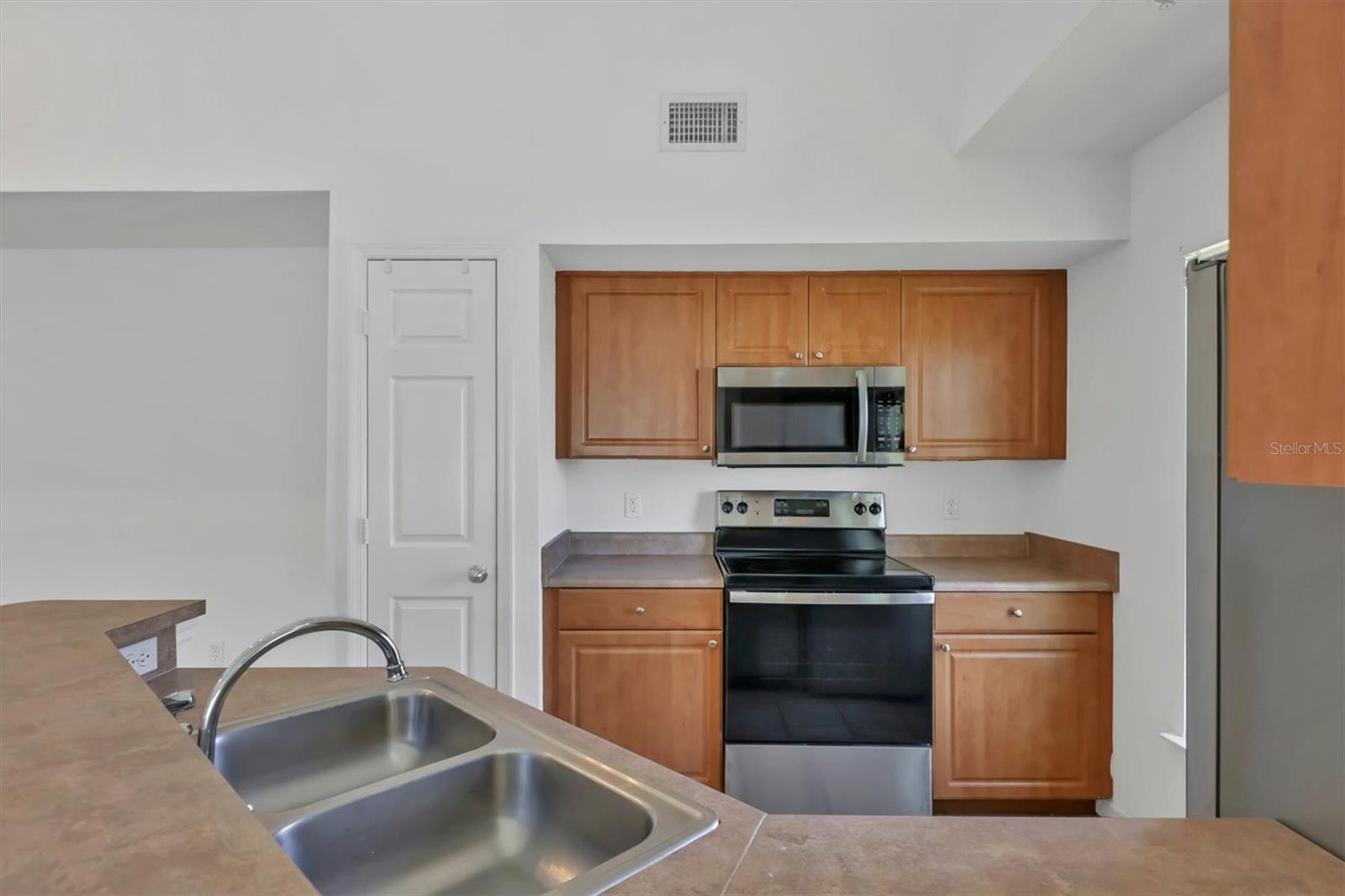 5531 ROSEHILL RD #204, SARASOTA, FL, 34233