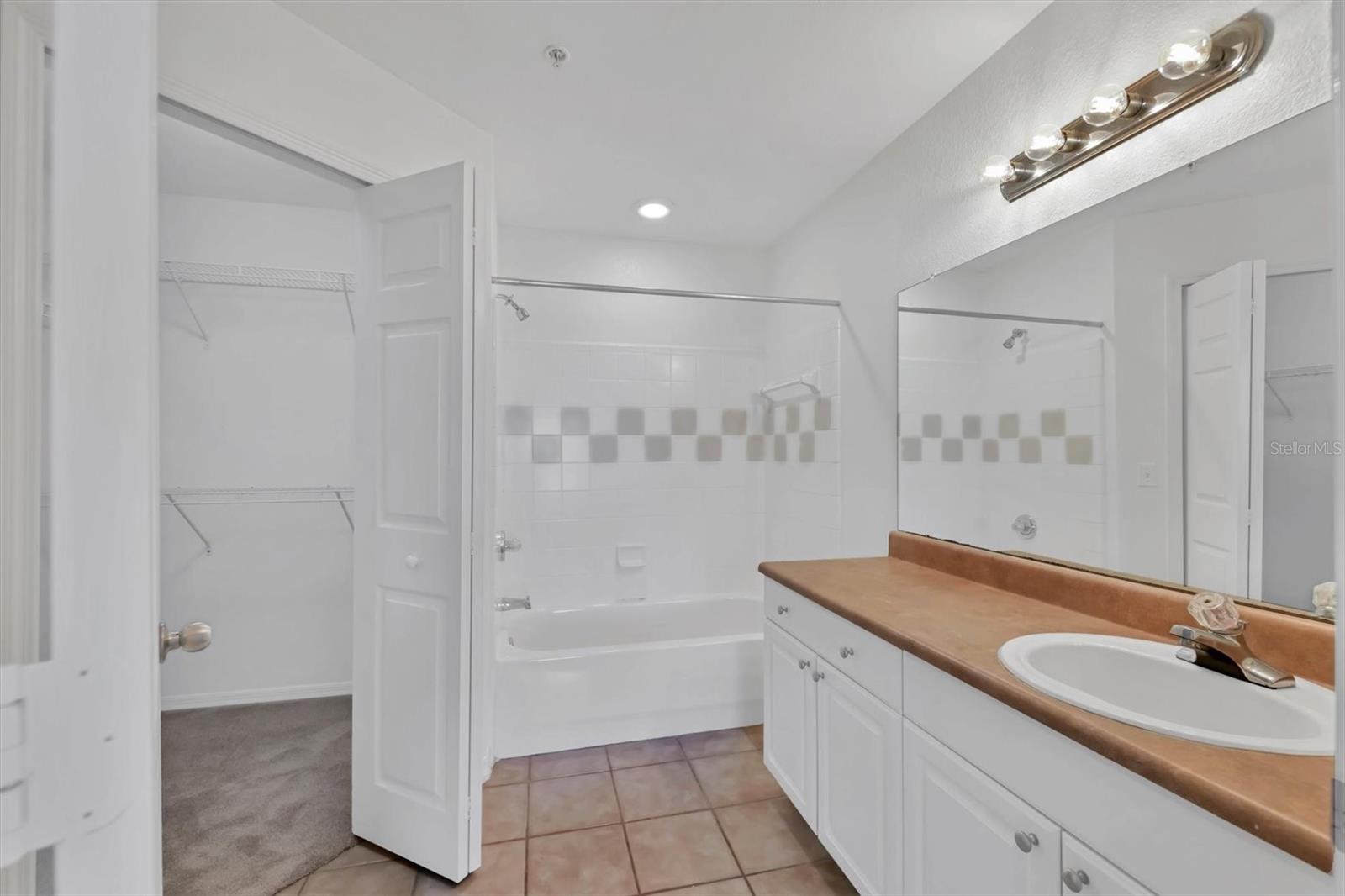 5531 ROSEHILL RD #204, SARASOTA, FL, 34233