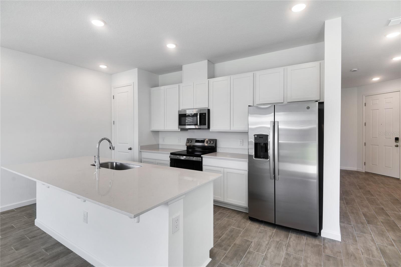 737 LAKE DELL AVE, DUNDEE, FL, 33838