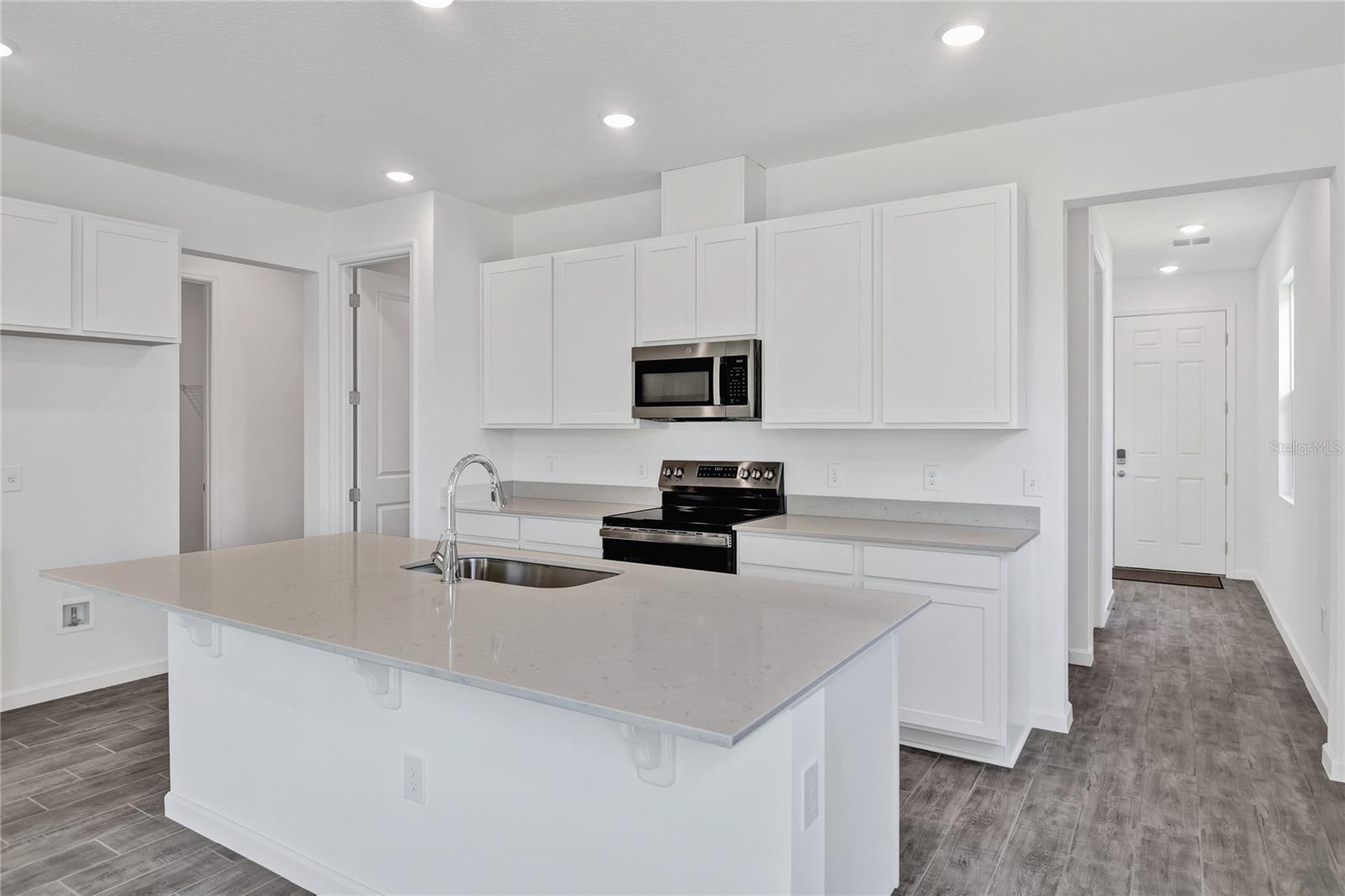 733 LAKE DELL AVE, DUNDEE, FL, 33838