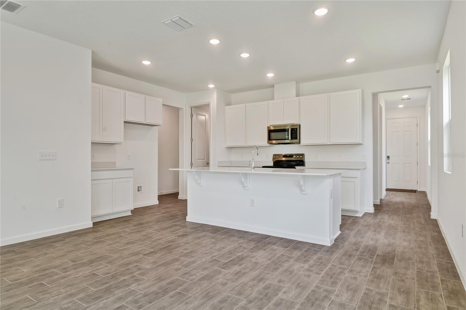 733 LAKE DELL AVE, DUNDEE, FL, 33838