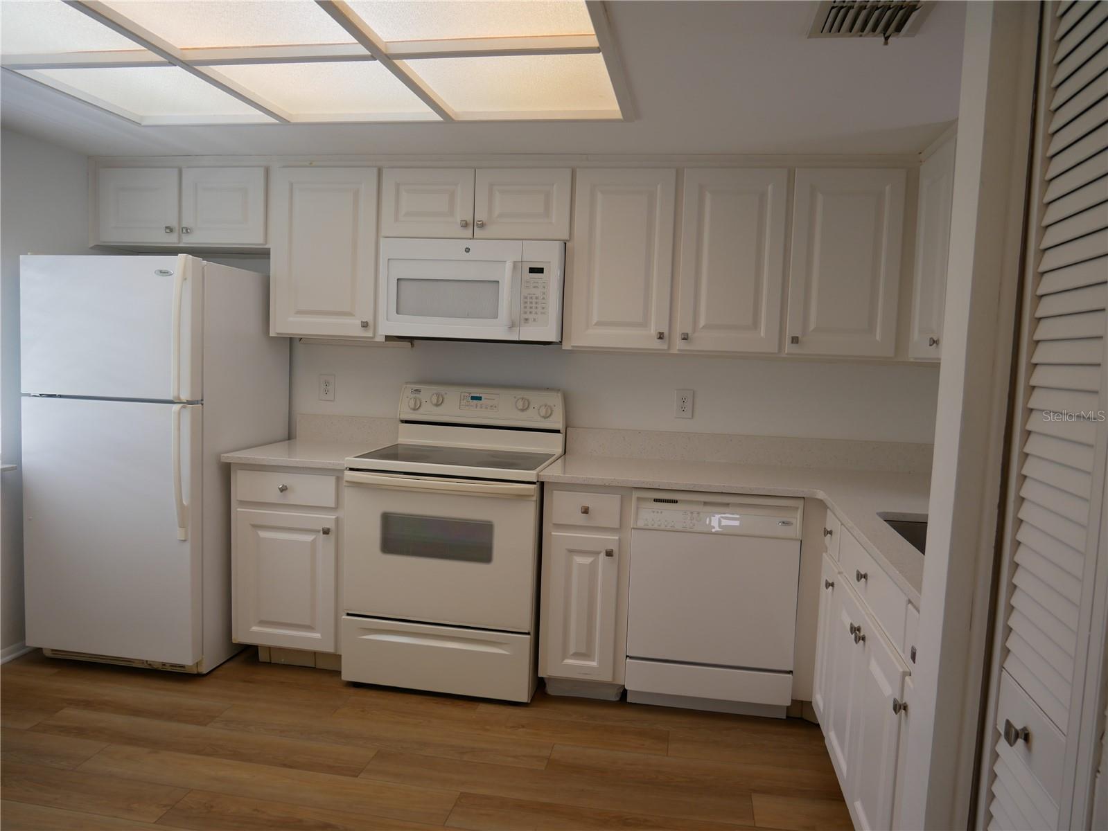 2297 LARK CIR E #E, PALM HARBOR, FL, 34684