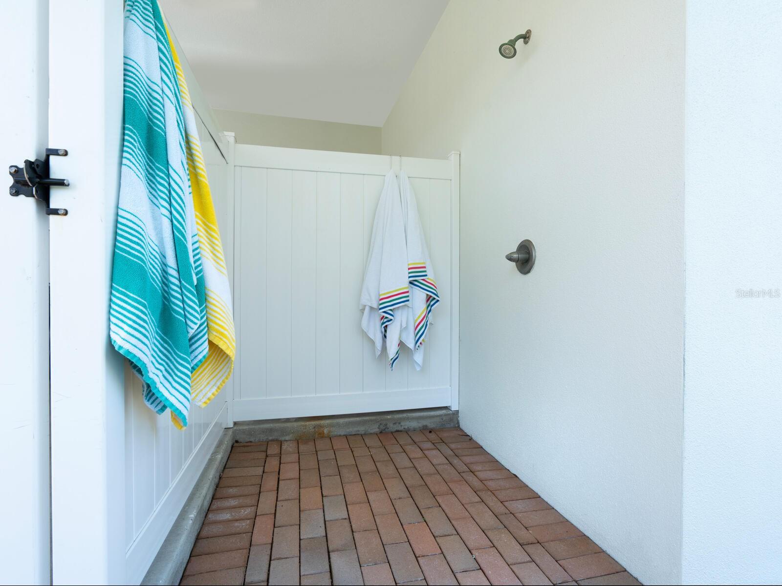 A4651061 Property Photo