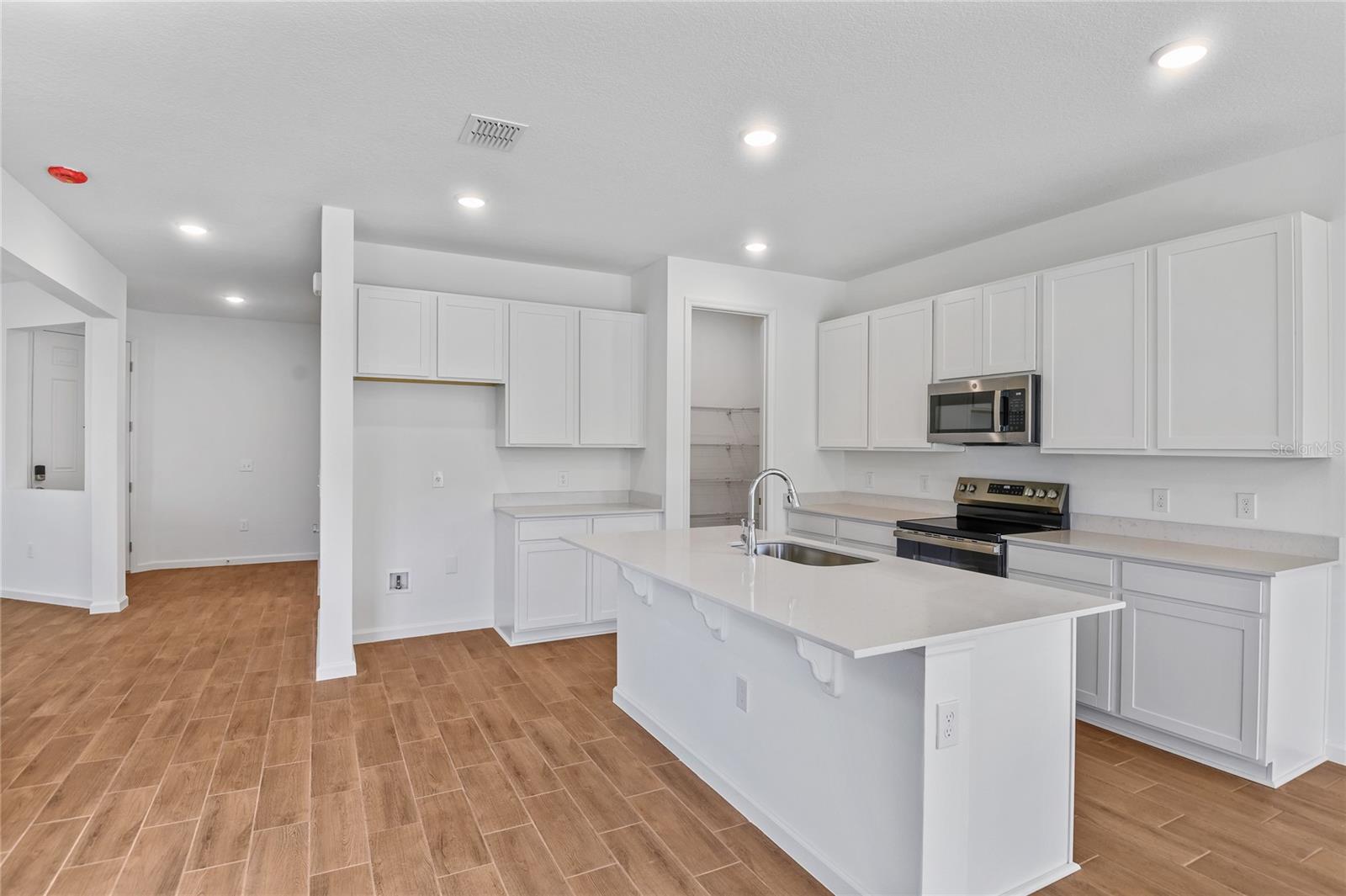 725 LAKE DELL AVE, DUNDEE, FL, 33838