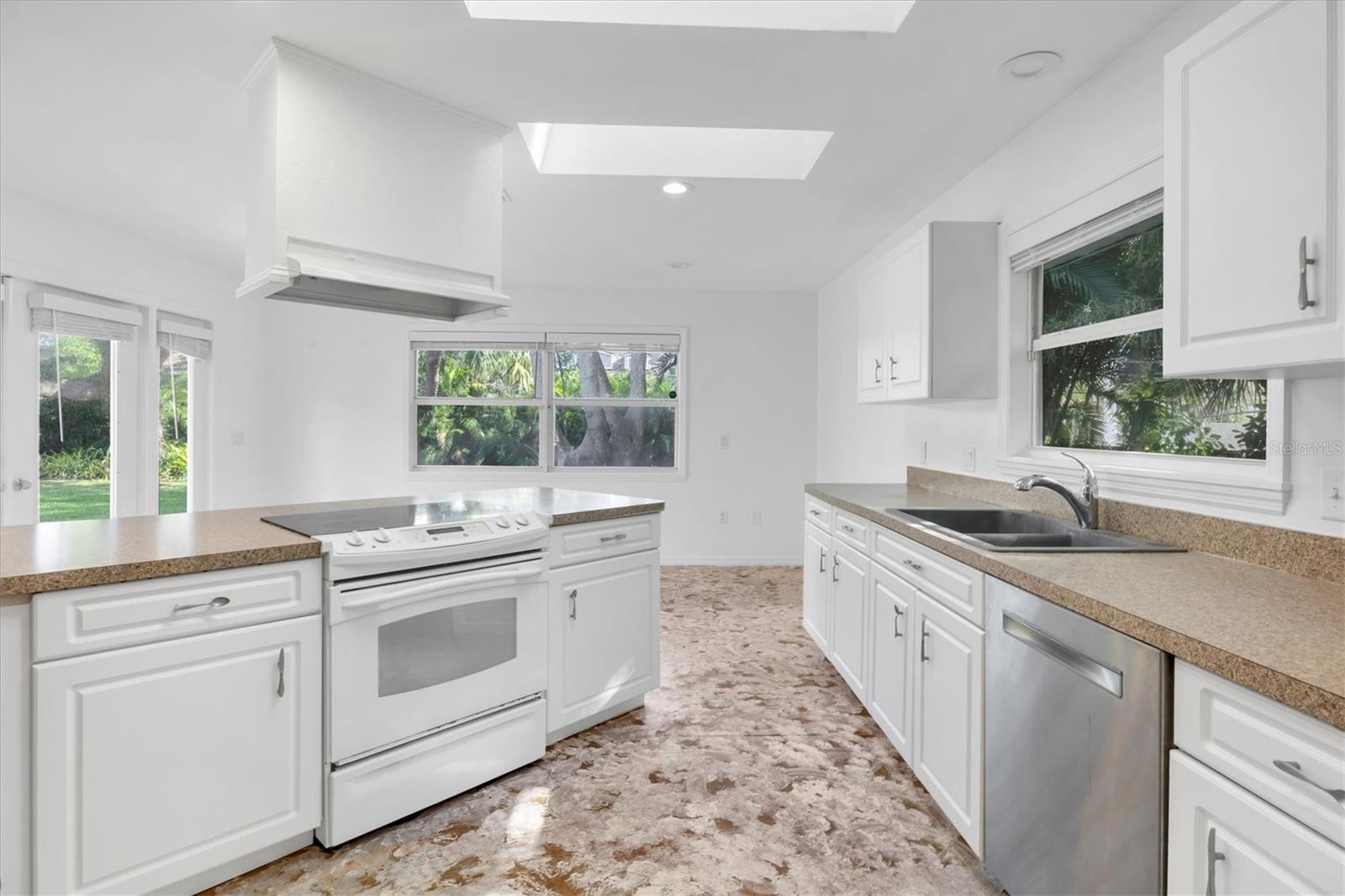 1773 SOUTH DR, SARASOTA, FL, 34239