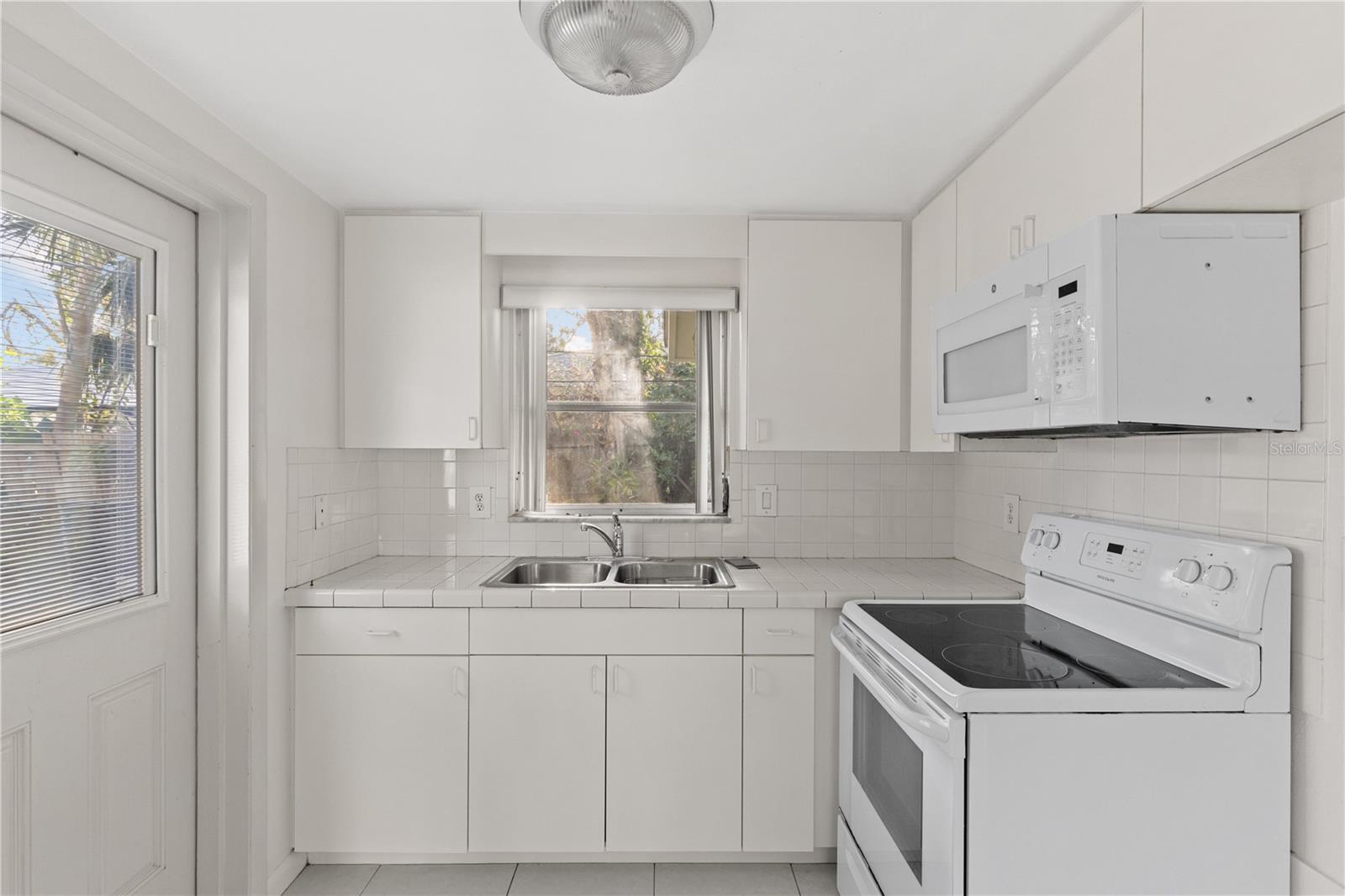 1802 ROBINHOOD ST, SARASOTA, FL, 34231