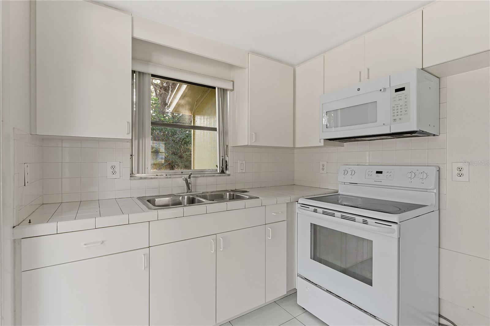 1802 ROBINHOOD ST, SARASOTA, FL, 34231