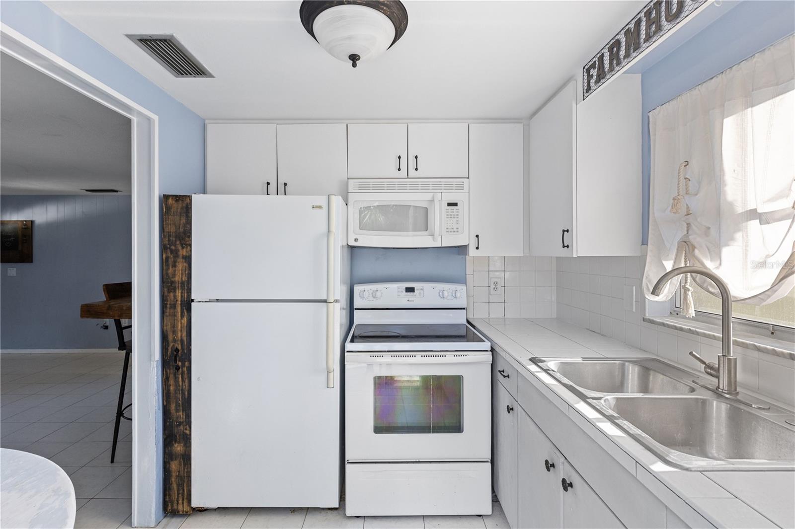 1802 ROBINHOOD ST, SARASOTA, FL, 34231