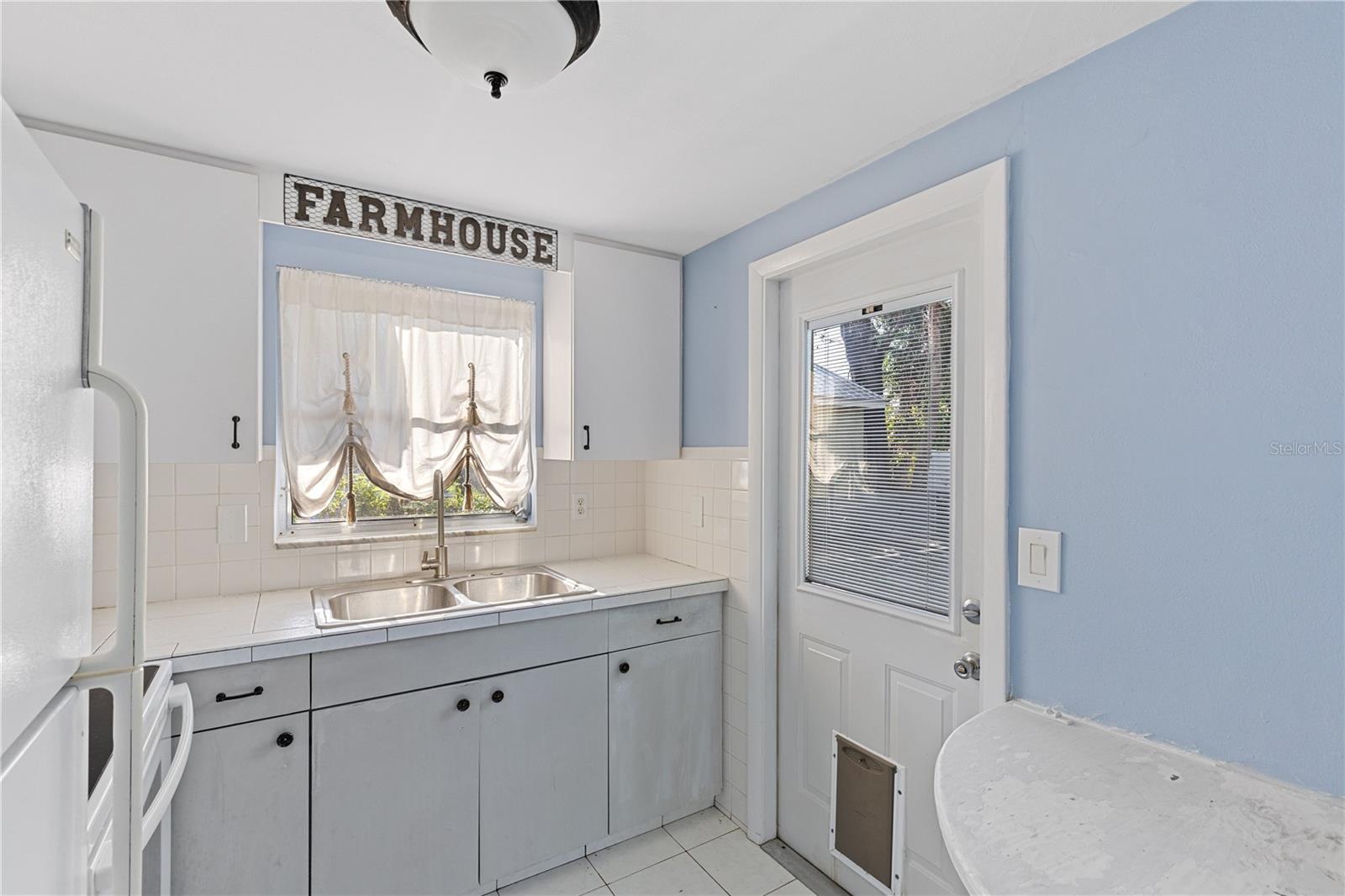 1802 ROBINHOOD ST, SARASOTA, FL, 34231