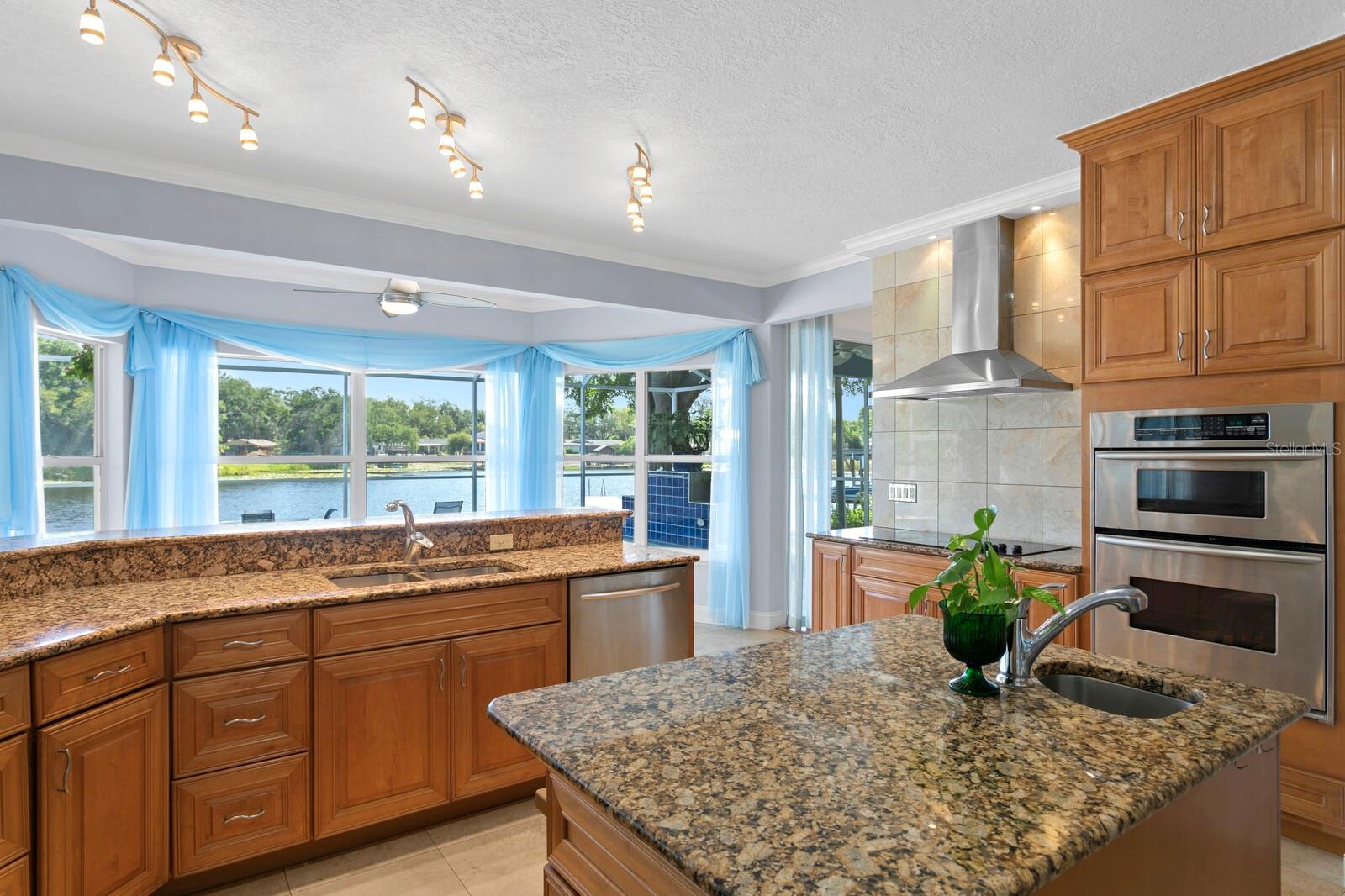 13548 LAKE MAGDALENE DR, TAMPA, FL, 33613