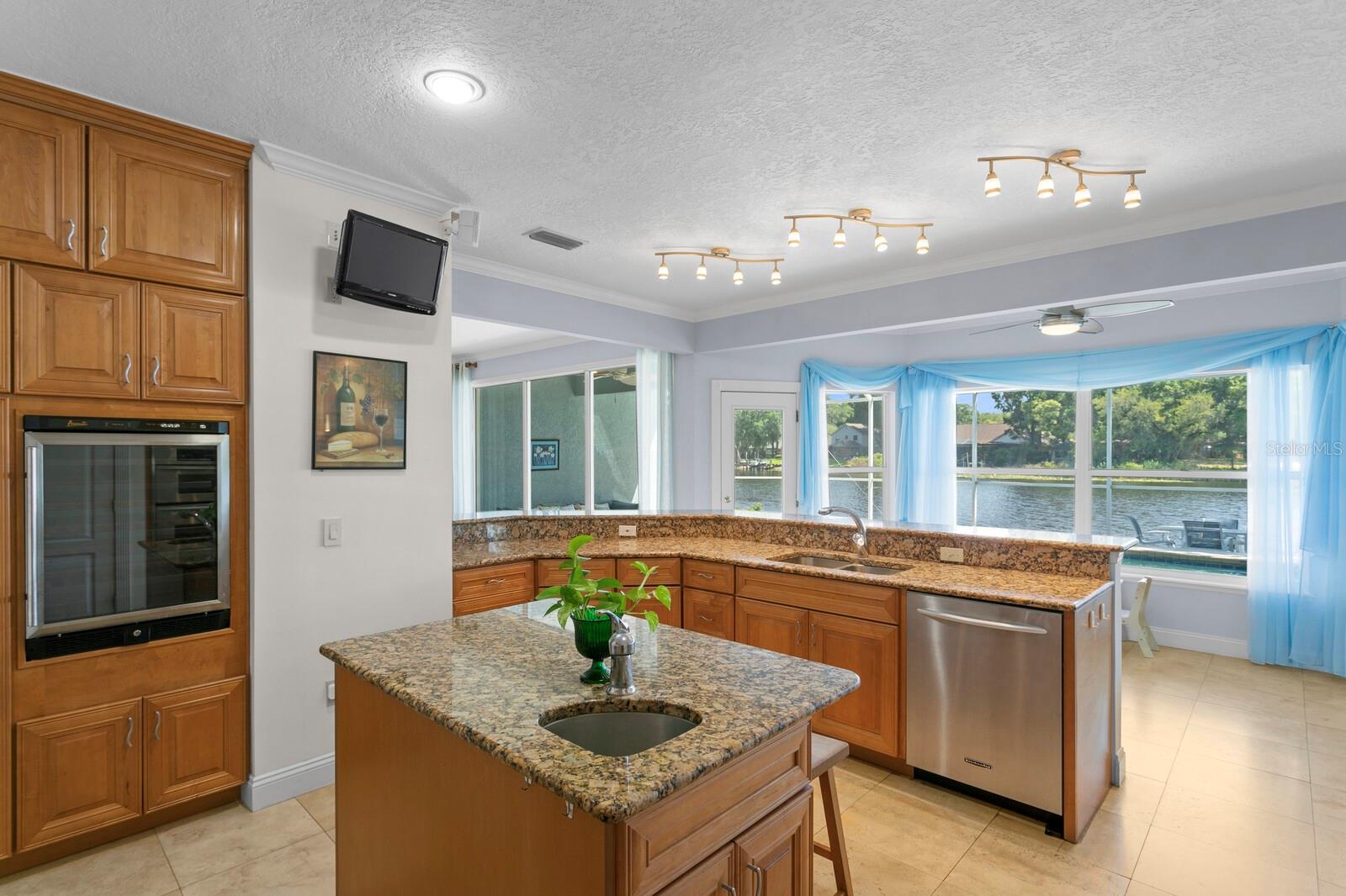 13548 LAKE MAGDALENE DR, TAMPA, FL, 33613