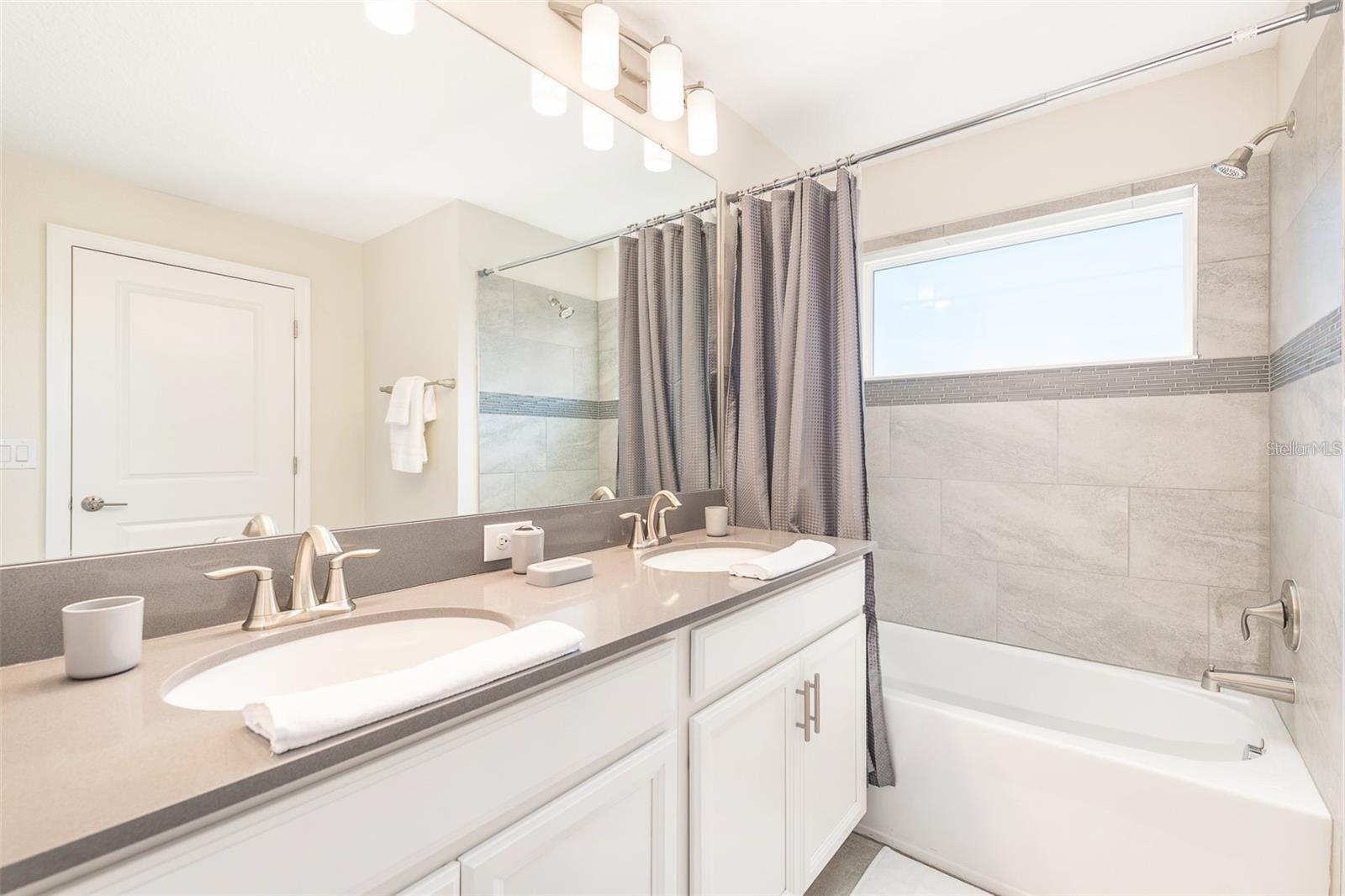 8993 CABOT CLIFFS DR, DAVENPORT, FL, 33896