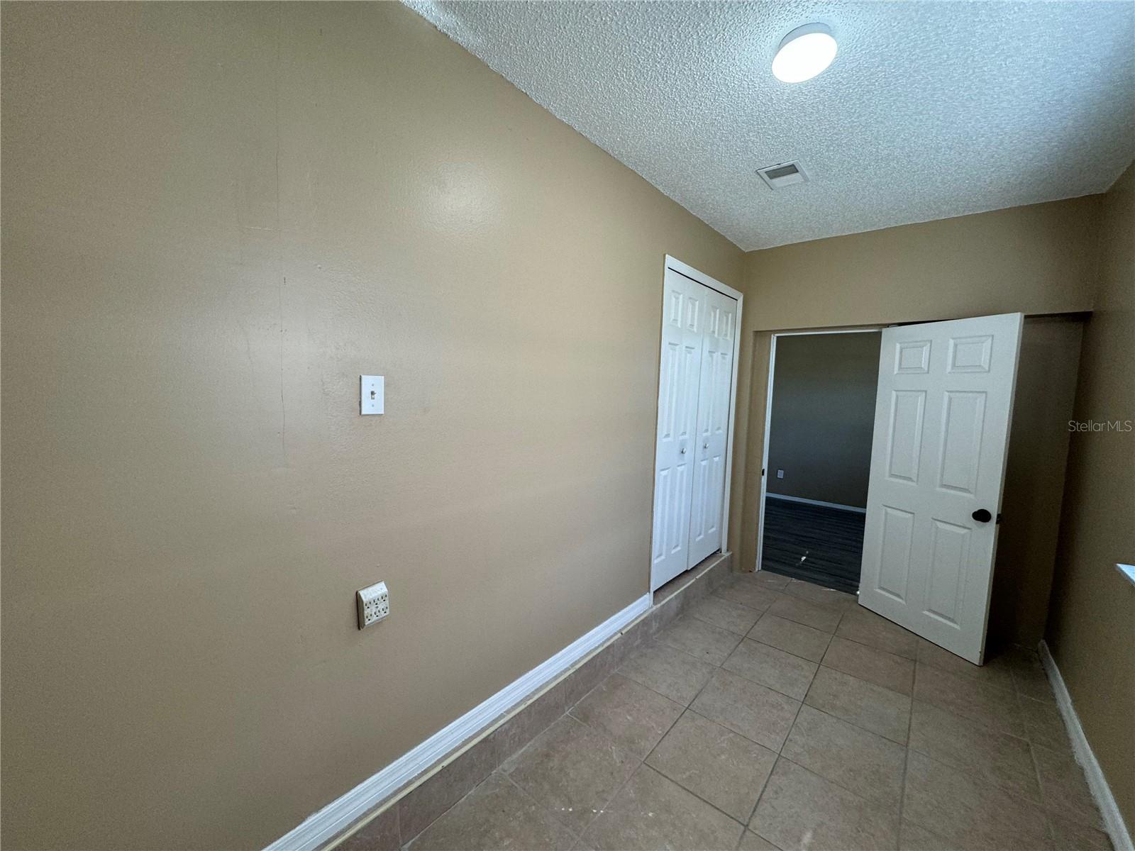 10427 FLOWERS AVE, ORLANDO, FL, 32825