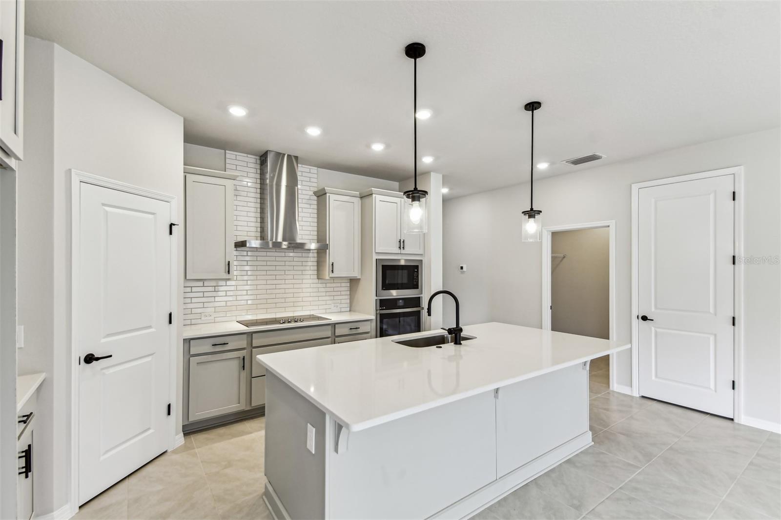 6051 SACRED OAK AVE, MOUNT DORA, FL, 32757