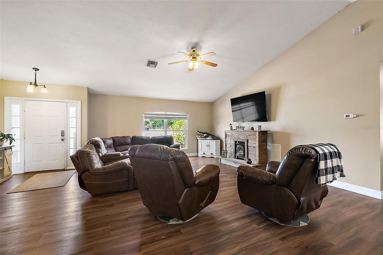 529 ED DOUGLAS RD, GROVELAND, FL, 34736