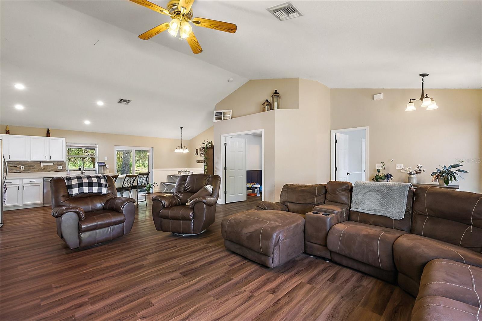 529 ED DOUGLAS RD, GROVELAND, FL, 34736