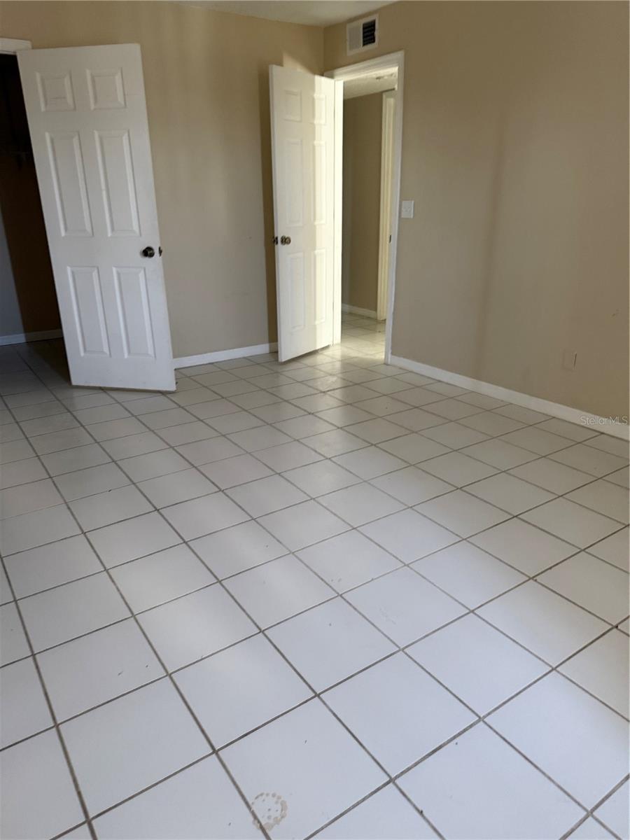 9134 TUDOR DR #M107, TAMPA, FL, 33615