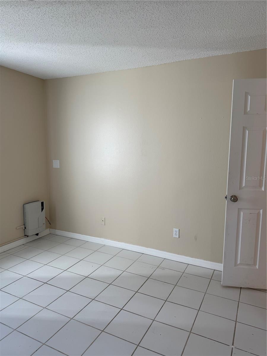 9134 TUDOR DR #M107, TAMPA, FL, 33615