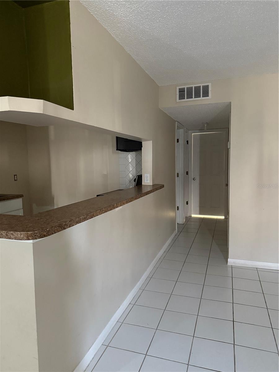 9134 TUDOR DR #M107, TAMPA, FL, 33615