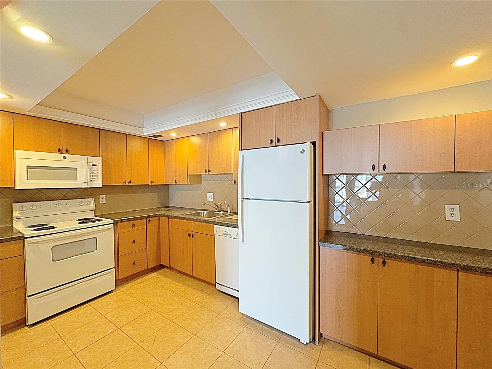 851 BAYWAY BLVD #806, CLEARWATER BEACH, FL, 33767