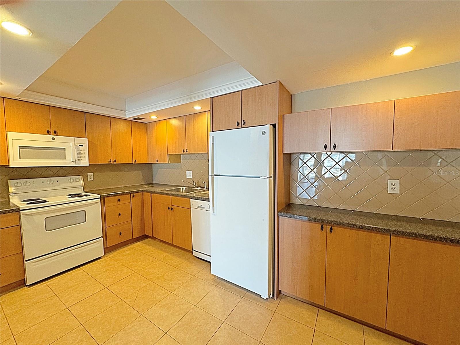 851 BAYWAY BLVD #806, CLEARWATER BEACH, FL, 33767