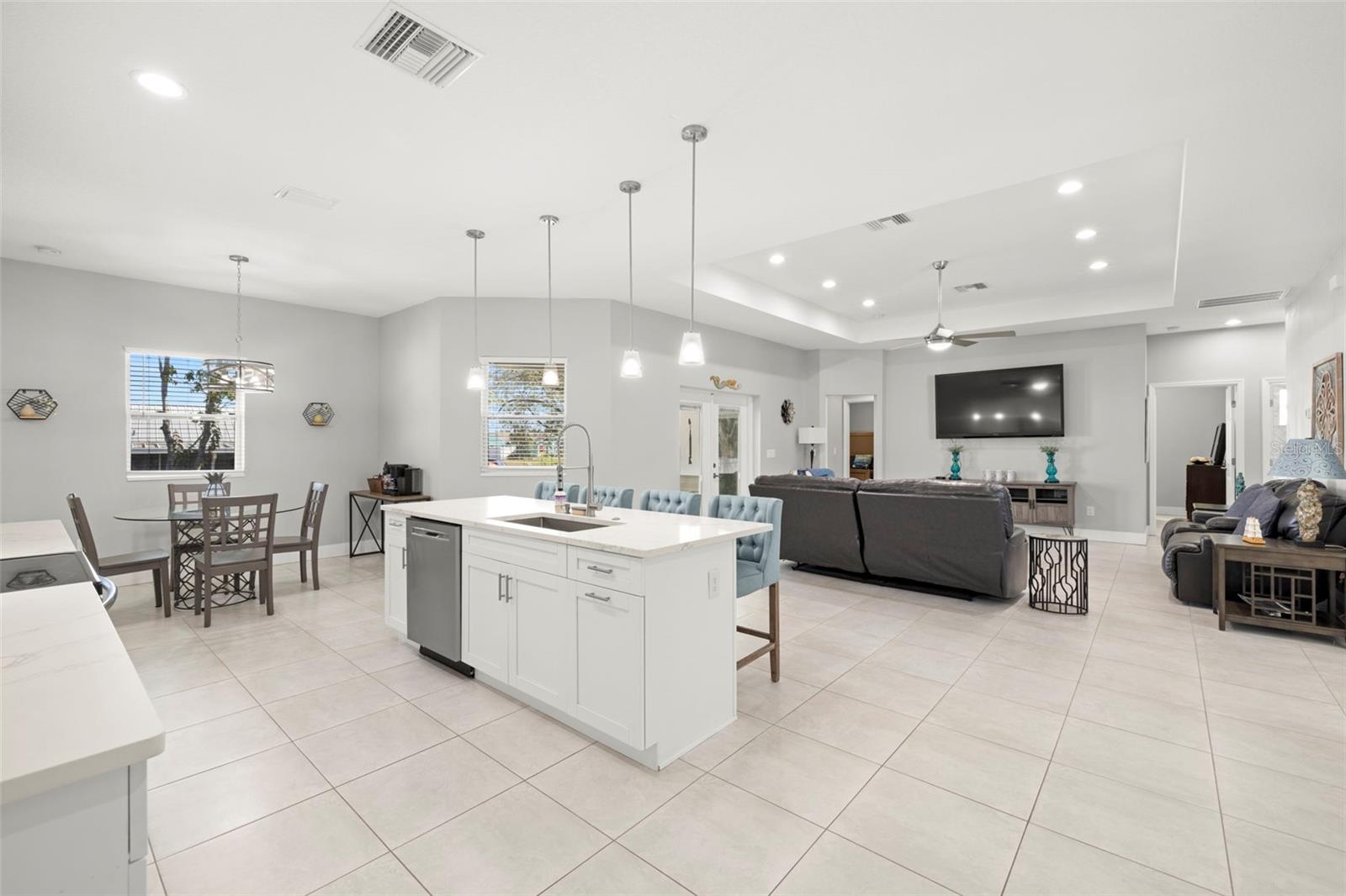 501 FLORIDA CIR N, APOLLO BEACH, FL, 33572