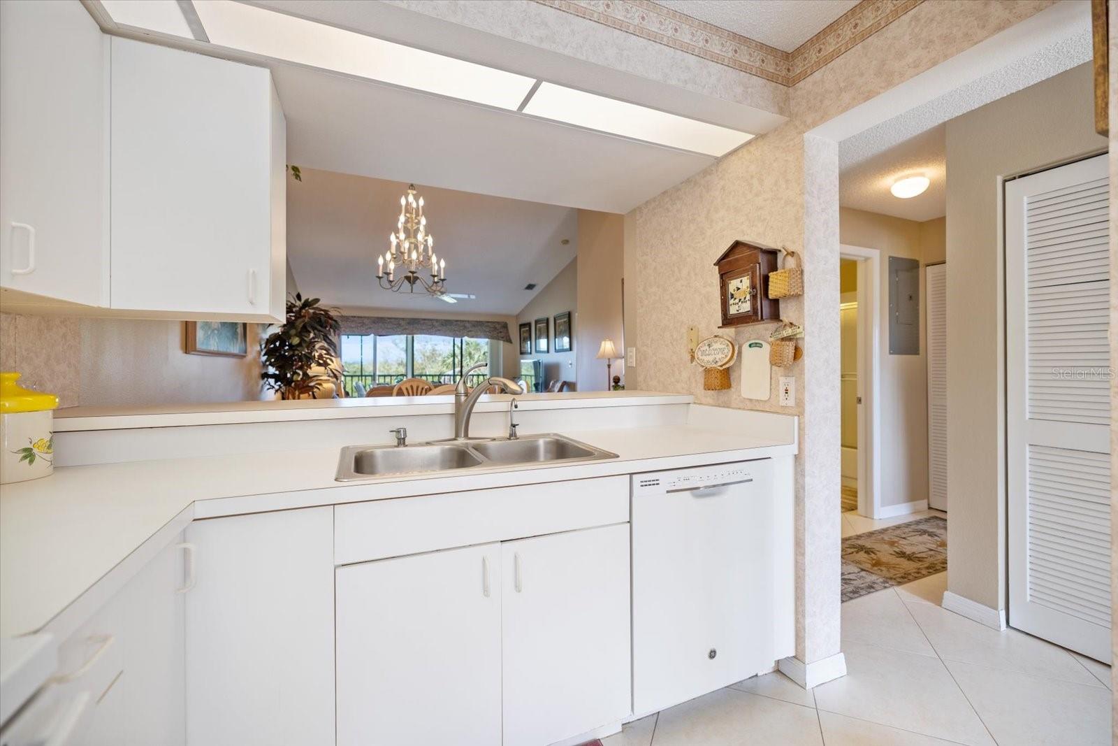 821 WATERSIDE DR #205, VENICE, FL, 34285