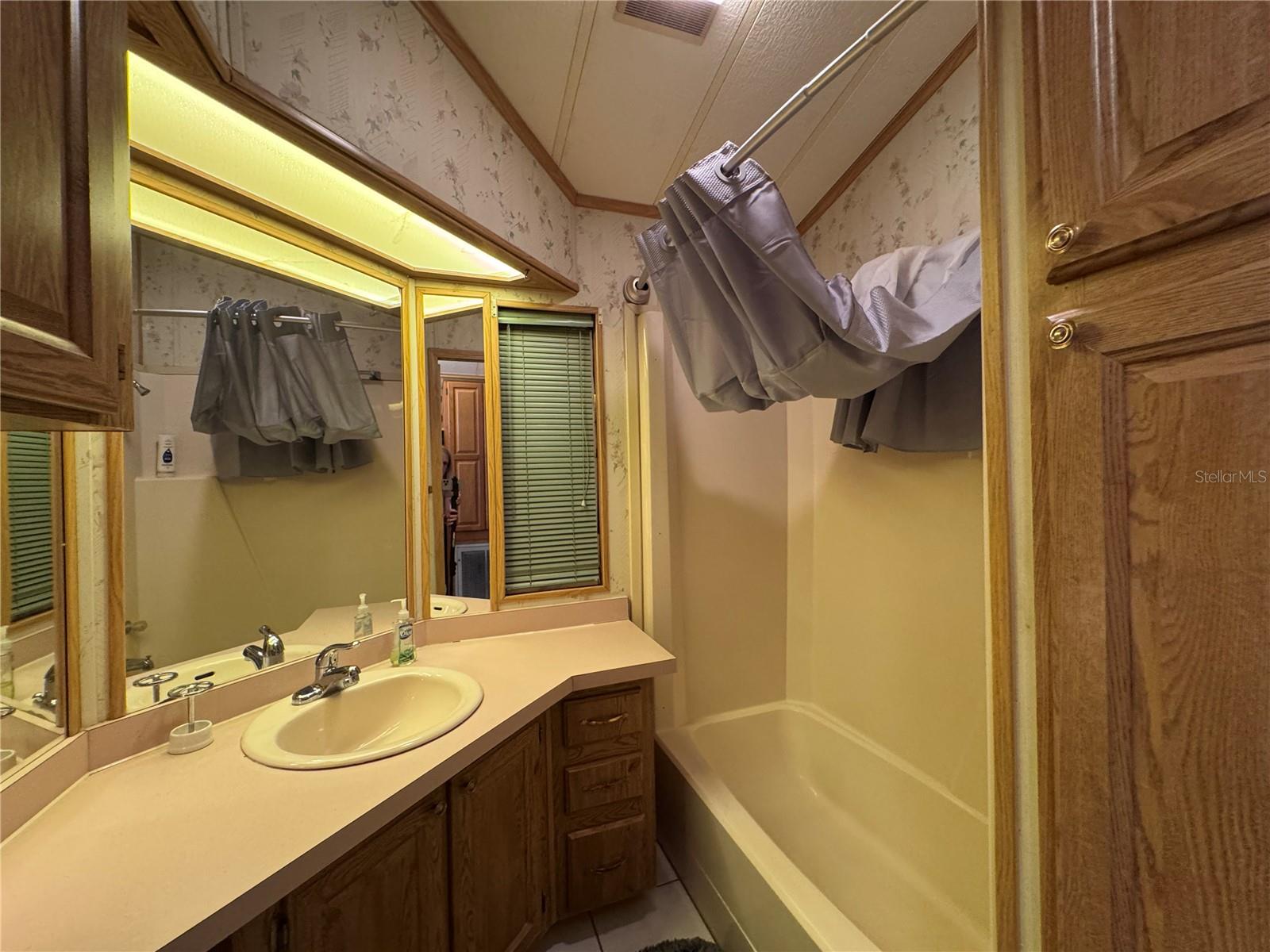 TB8381477 Property Photo