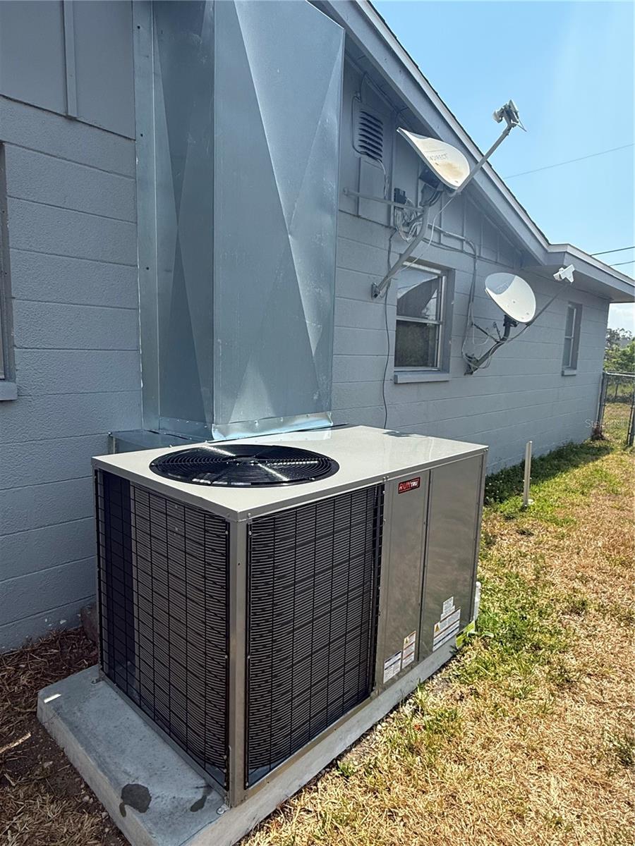 635 W TARPON BLVD NW, PORT CHARLOTTE, FL, 33952