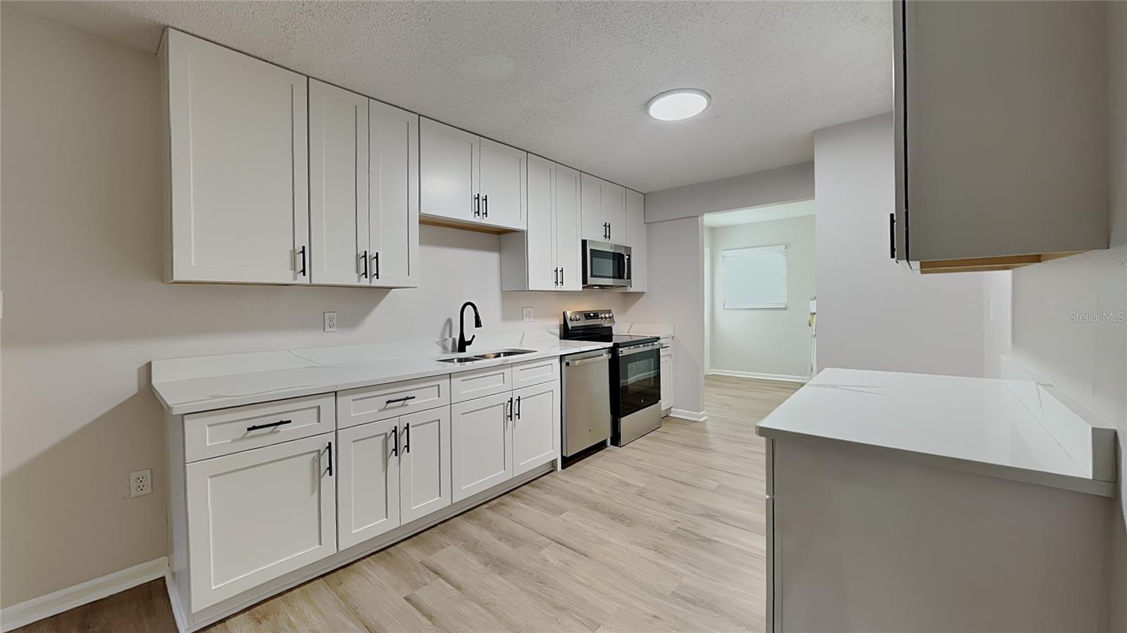 2105 OAKVIEW LN, PLANT CITY, FL, 33566