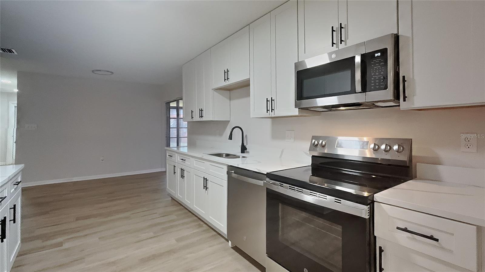 2105 OAKVIEW LN, PLANT CITY, FL, 33566