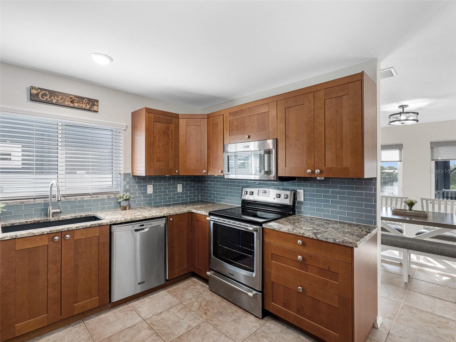 6604 DOLPHIN COVE DR, APOLLO BEACH, FL, 33572