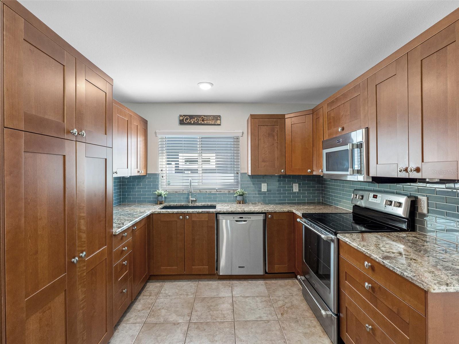 6604 DOLPHIN COVE DR, APOLLO BEACH, FL, 33572