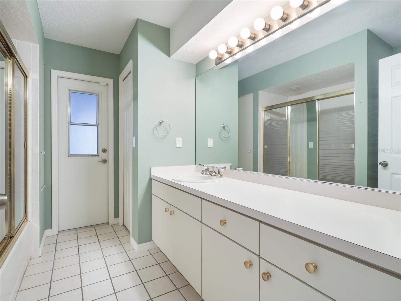 994 COUNTRY LAKE CIR, LAKE WALES, FL, 33898