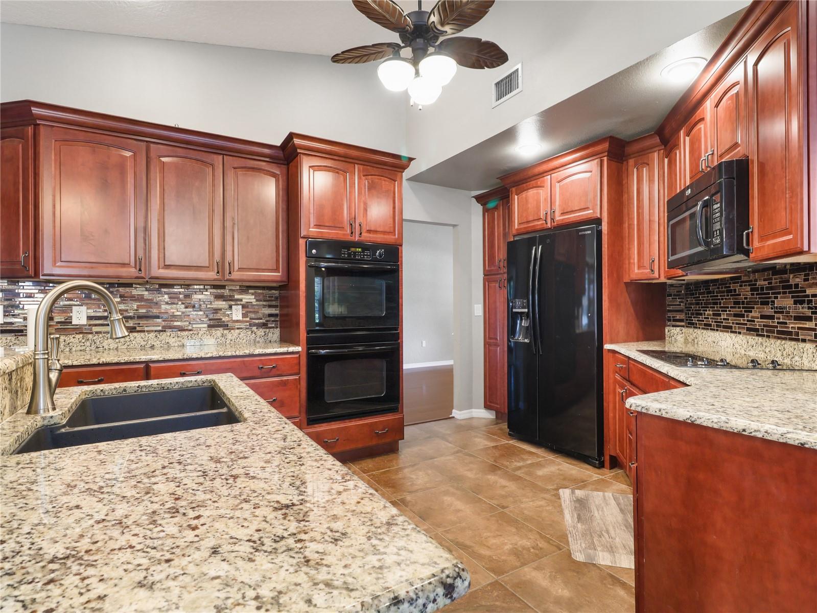 994 COUNTRY LAKE CIR, LAKE WALES, FL, 33898