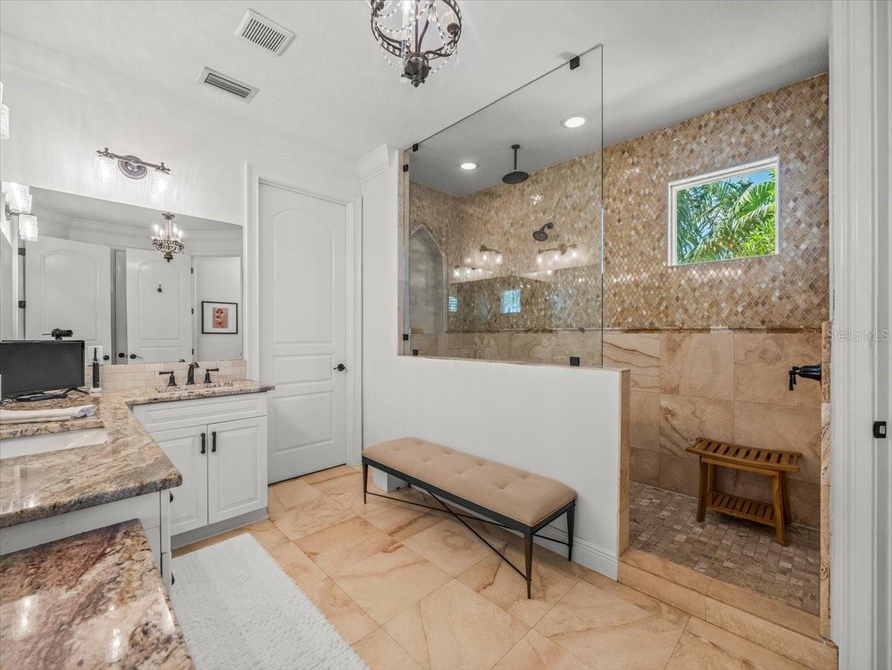 124 ESTADO WAY NE, ST PETERSBURG, FL, 33704