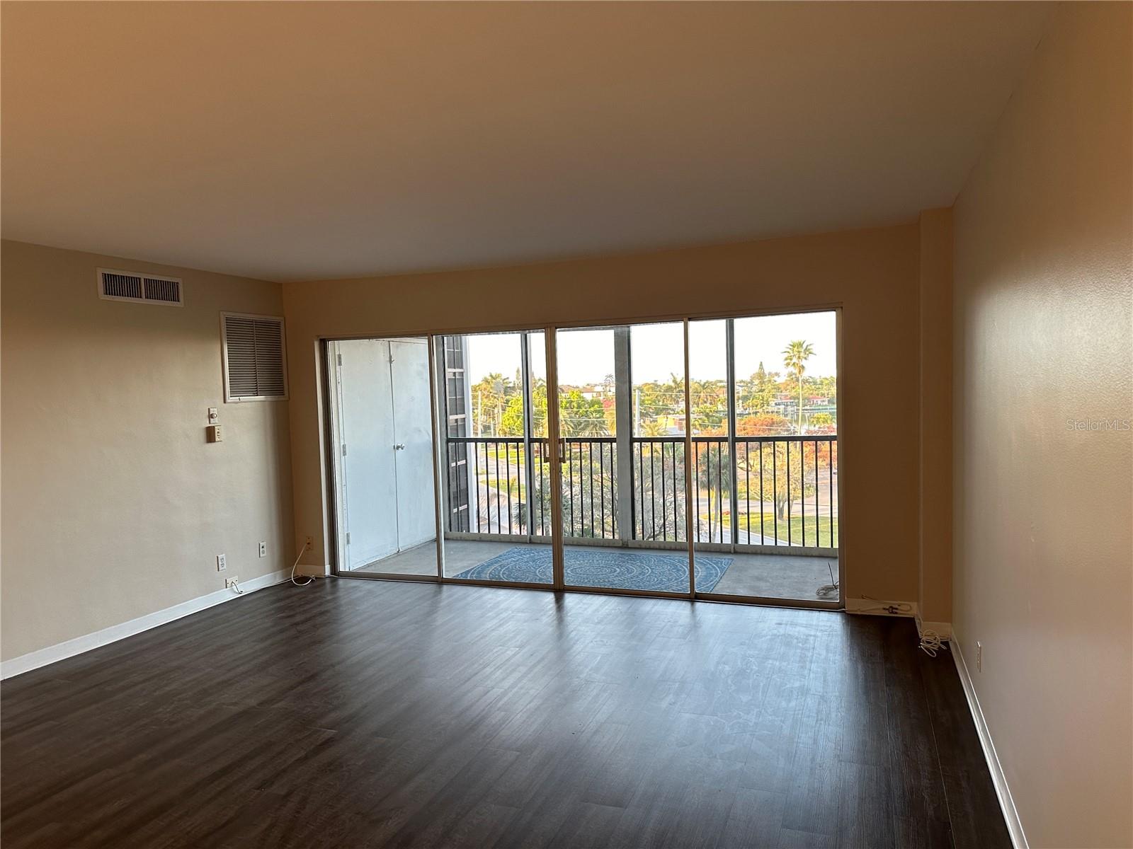 10355 PARADISE BLVD #414, TREASURE ISLAND, FL, 33706