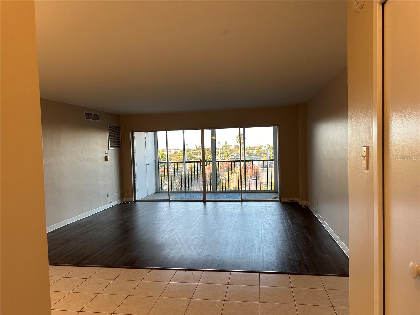 10355 PARADISE BLVD #414, TREASURE ISLAND, FL, 33706