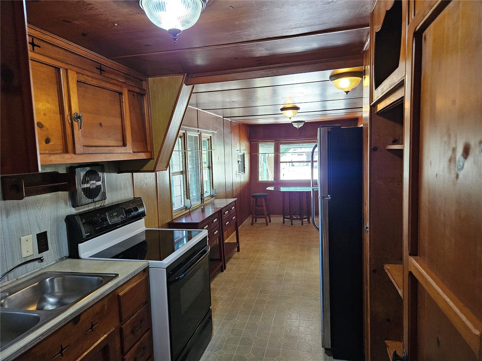 1424 LAKE SHORE DR, CASSELBERRY, FL, 32707