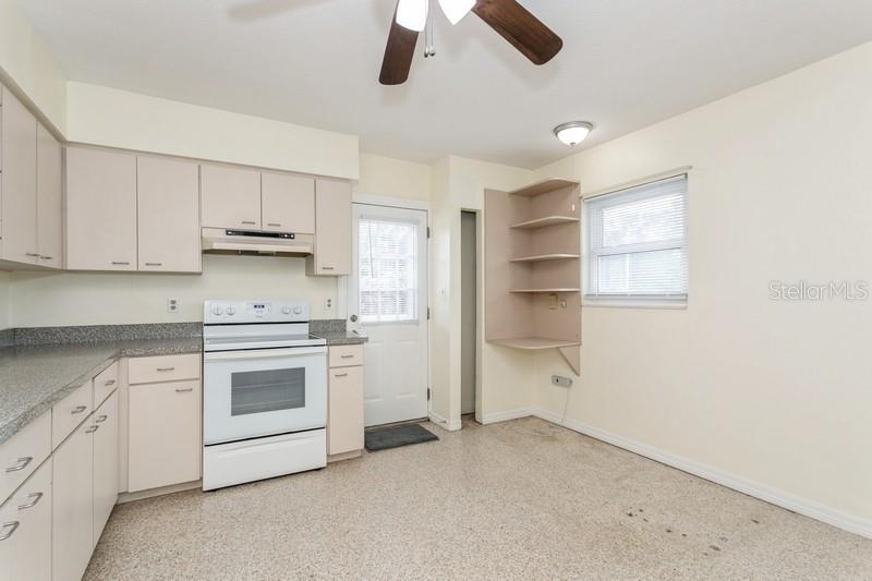 2804 W MARK DR, SARASOTA, FL, 34232