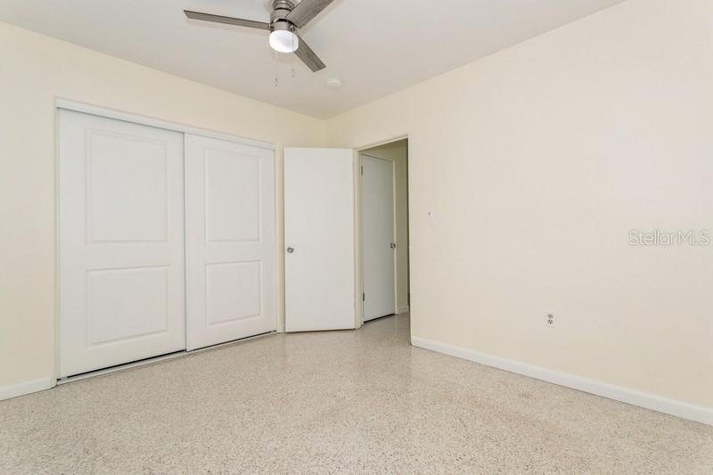 2804 W MARK DR, SARASOTA, FL, 34232