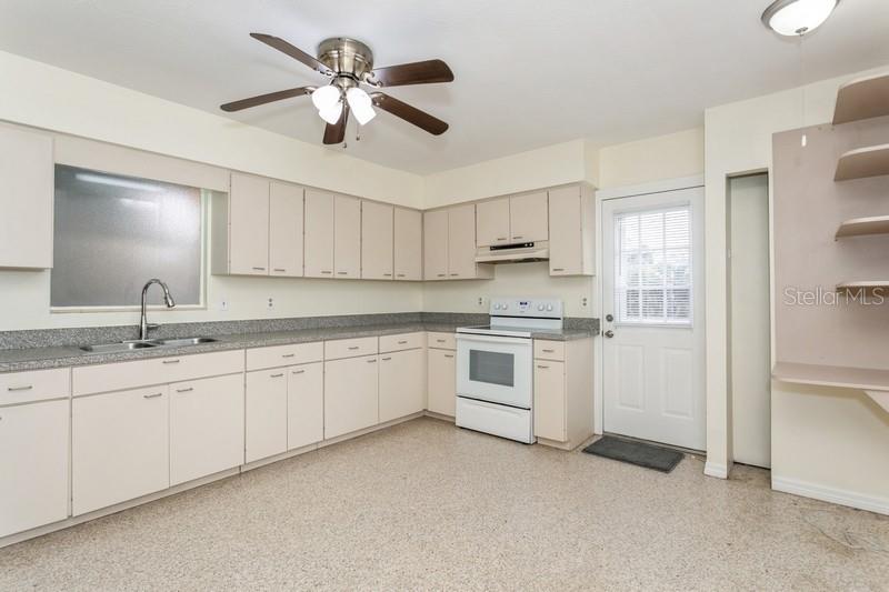 2804 W MARK DR, SARASOTA, FL, 34232