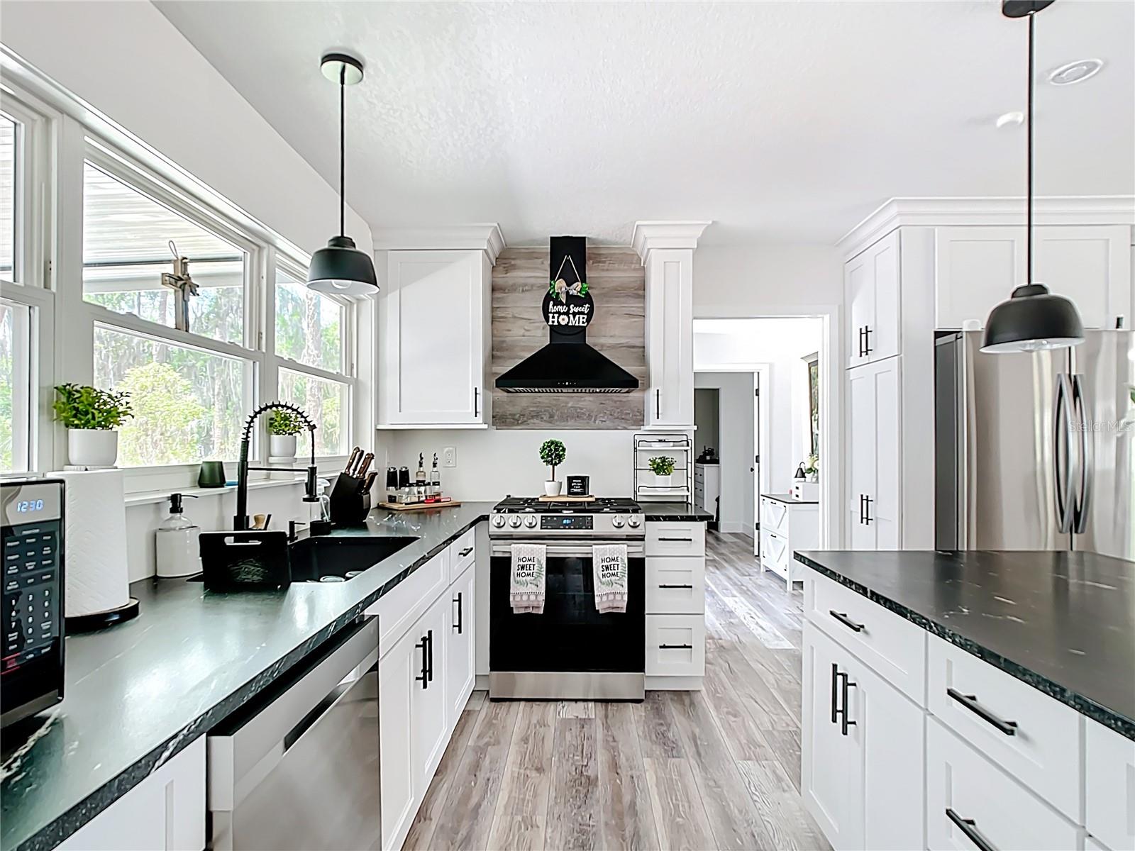 7374 CIRCLE DR, LADY LAKE, FL, 32159