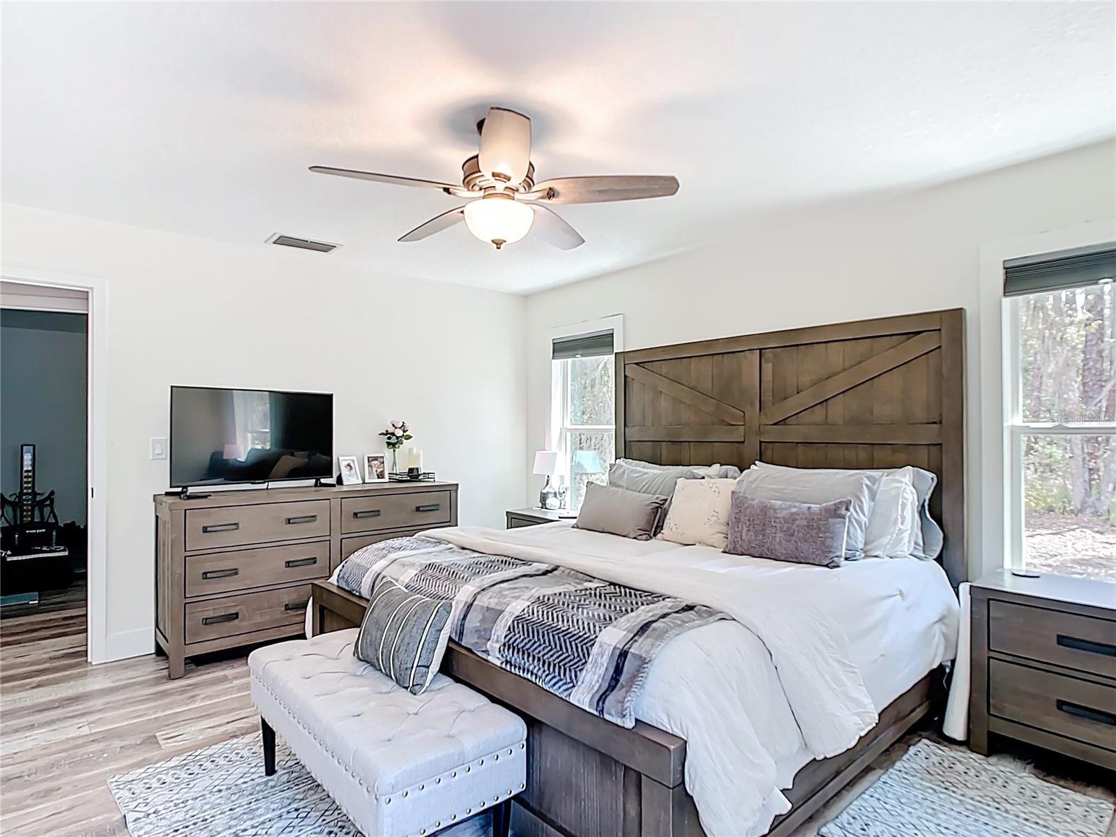 7374 CIRCLE DR, LADY LAKE, FL, 32159