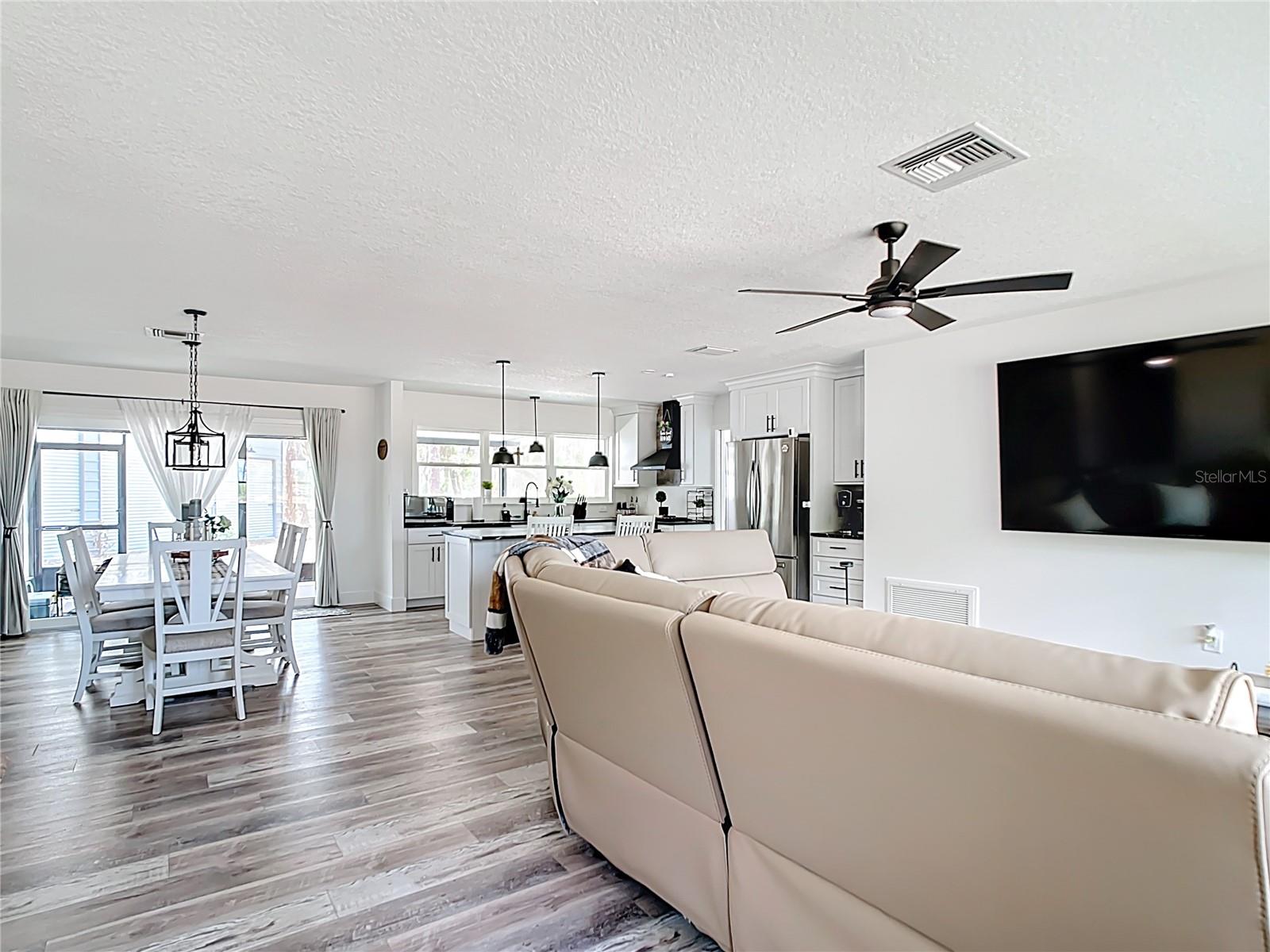 7374 CIRCLE DR, LADY LAKE, FL, 32159